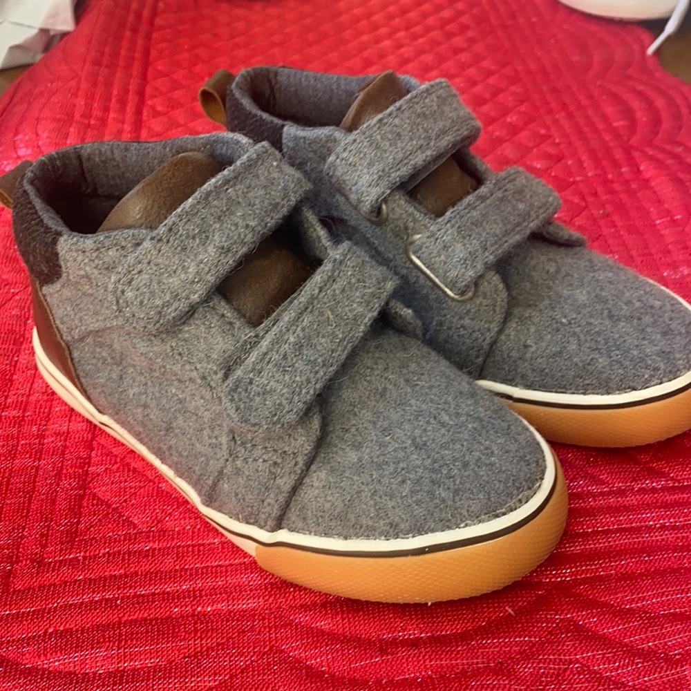 Cat & Jack Grey Wool sneakers size 9